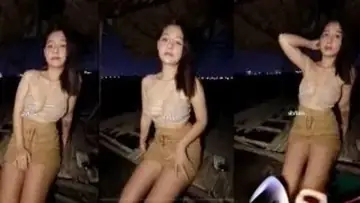 Cewek Cantik Indo Diajak Ngewe di Gubuk Hot Amatir poster